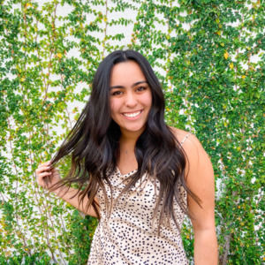 Meet your Posher, Larissa